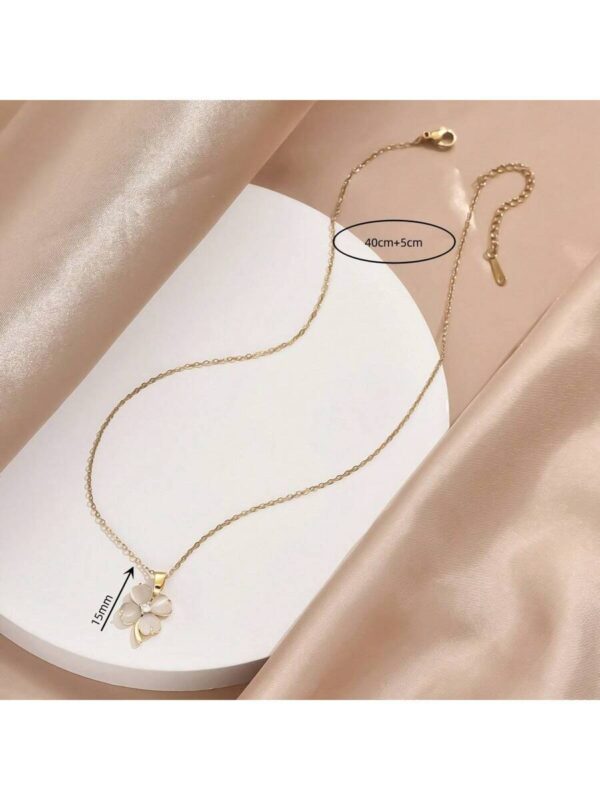Collier pendentif fleur Blanc
