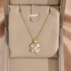 Collier pendentif fleur Blanc