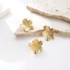 Bracelet et boucles d'oreilles assortis
